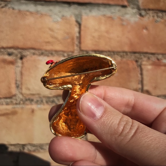 SOLD || VINTAGE Magic Mushroom Brooch - Picture 3 of 5